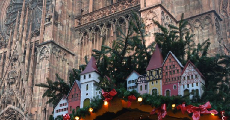 Marchés de Noël en Alsace et dîner spectacle au cabaret